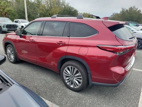Used 2022 Toyota Highlander Platinum image 7