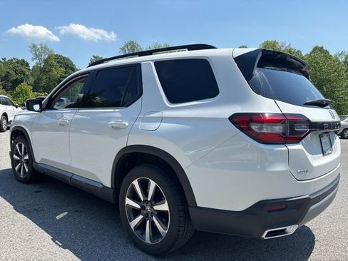 Used 2025 Honda Pilot Touring image 2