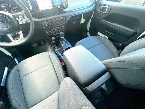 New 2026 Jeep Wrangler Sahara w/ Technology Group image 22