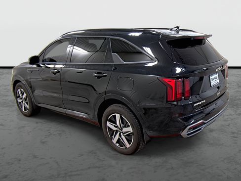Used 2023 Kia Sorento EX w/ Panoramic Sunroof Package image 2