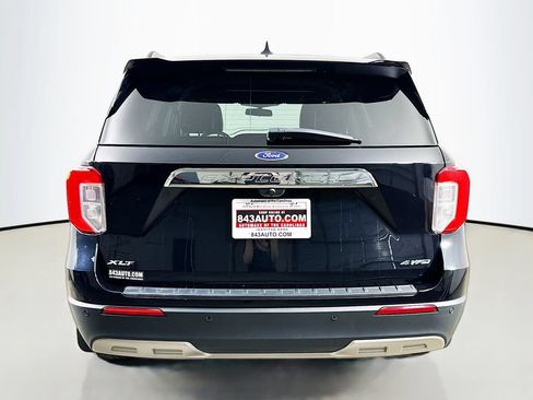 Used 2022 Ford Explorer XLT w/ Equipment Group 202A AWD/4WD image 6
