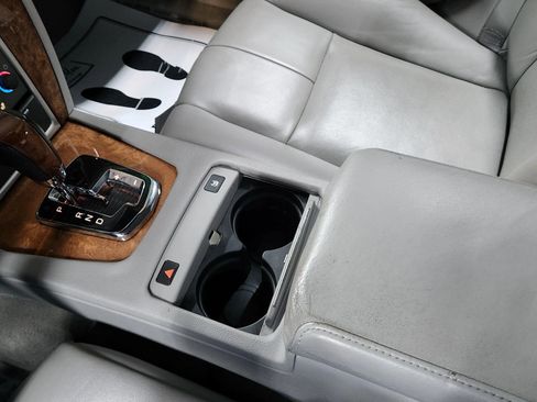 Used 2010 Cadillac STS image 42