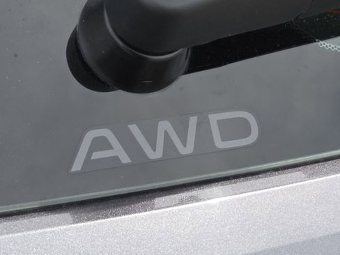 Used 2023 Honda HR-V LX image 10