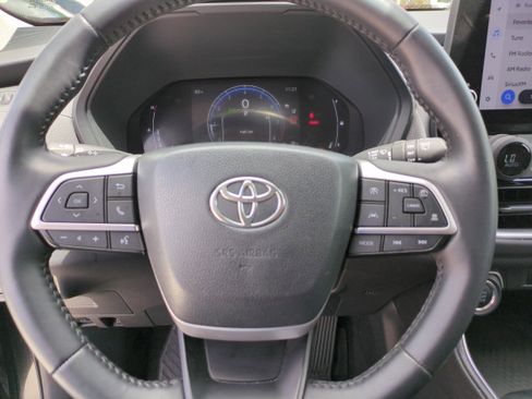 Used 2024 Toyota Grand Highlander XLE image 28