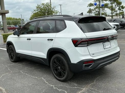 New 2026 Volkswagen Taos SE FWD image 5
