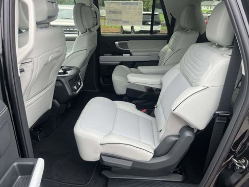 New 2026 Ford Expedition Max Platinum w/ Platinum Ultimate Package AWD/4WD image 9