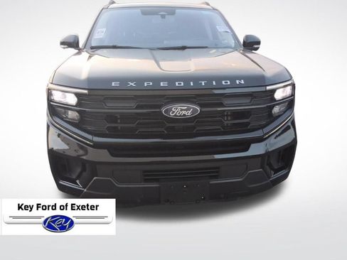 Used 2025 Ford Expedition Active RWD image 3