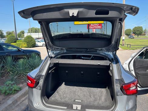 Used 2025 Chevrolet Trax LT FWD image 29