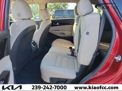 Used 2020 Kia Sorento LX FWD image 12