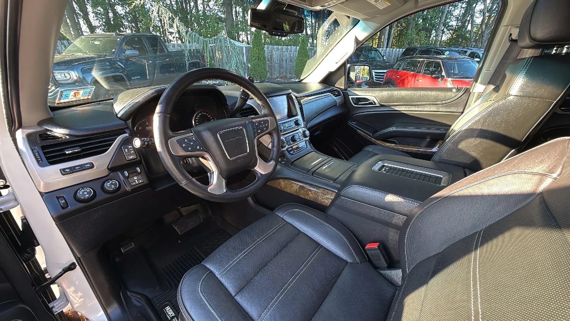 Used 2016 GMC Yukon Denali w/ Open Road Package AWD/4WD image 13