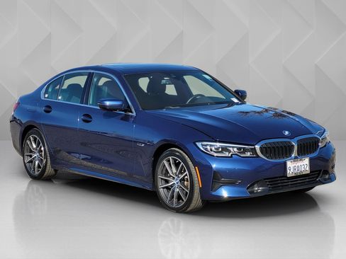 Used 2022 BMW 330e xDrive w/ Premium Package image 8