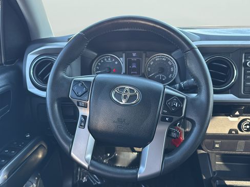 Used 2016 Toyota Tacoma SR5 w/ Towing Package RWD image 17