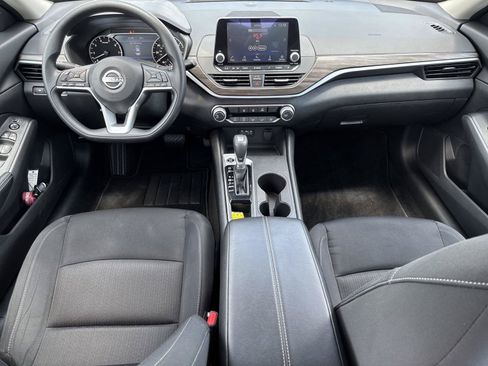Used 2025 Nissan Altima 2.5 SV FWD image 13