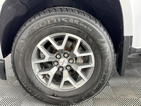 Used 2017 GMC Canyon SLE image 36