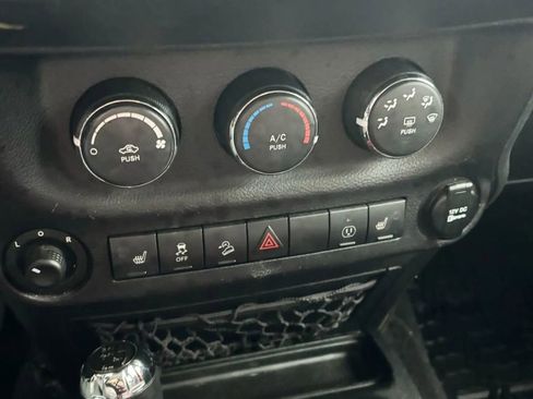 Used 2016 Jeep Wrangler Unlimited Sahara image 69