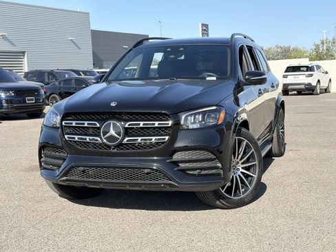Used 2023 Mercedes-Benz GLS 580 4MATIC image 3