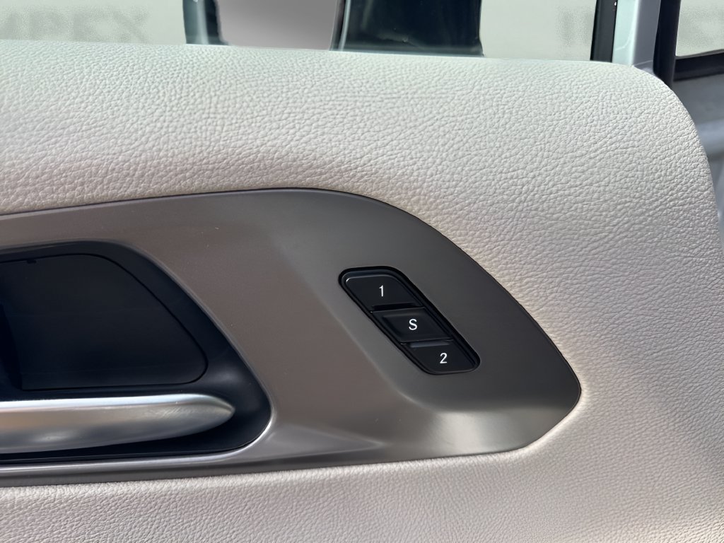 Used 2024 Chrysler Pacifica Touring-L FWD image 12