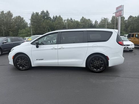 Used 2025 Chrysler Pacifica Select FWD image 7