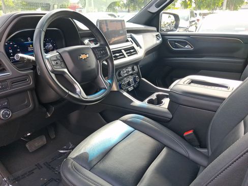 Used 2024 Chevrolet Suburban LT RWD image 11