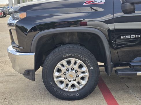 Used 2022 Chevrolet Silverado 2500 LT w/ Convenience Package AWD/4WD image 5