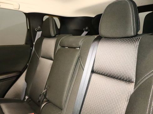 Used 2025 Mitsubishi Outlander ES image 16