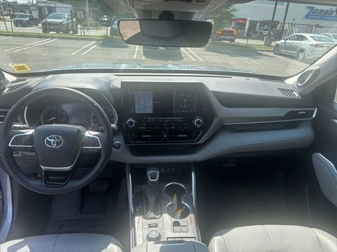 Used 2022 Toyota Highlander Limited AWD/4WD image 15