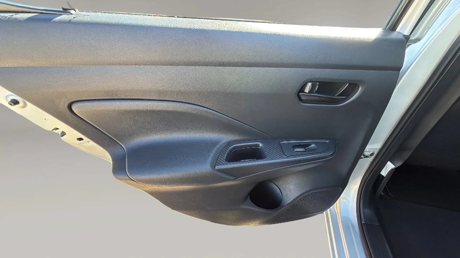 Used 2025 Nissan Versa S FWD image 31
