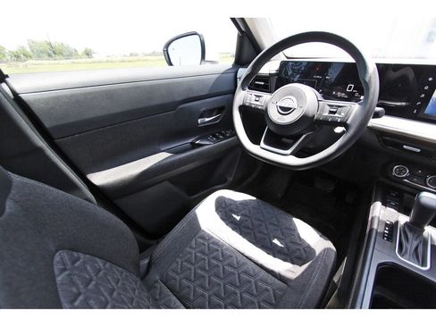 Used 2025 Nissan Kicks SV AWD/4WD image 9