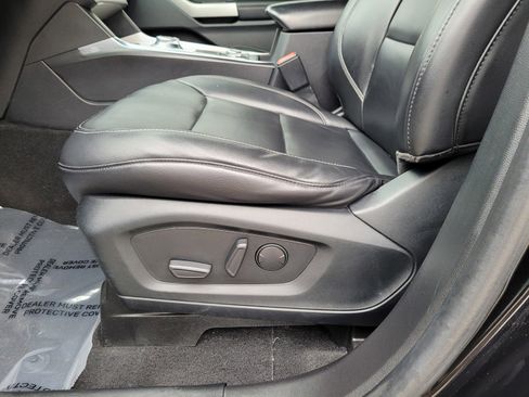 Used 2021 Ford Explorer XLT image 14