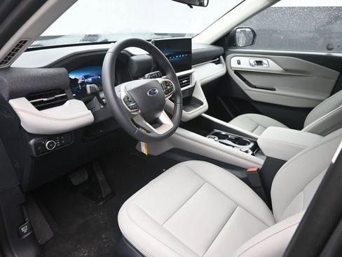 New 2026 Ford Explorer Active RWD image 19