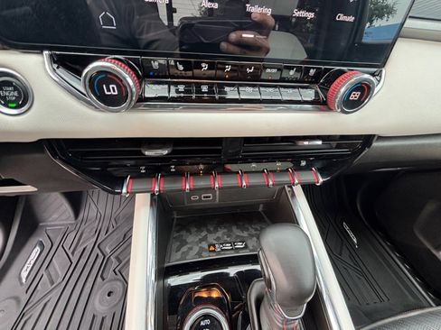 Used 2024 GMC Canyon AT4X image 5