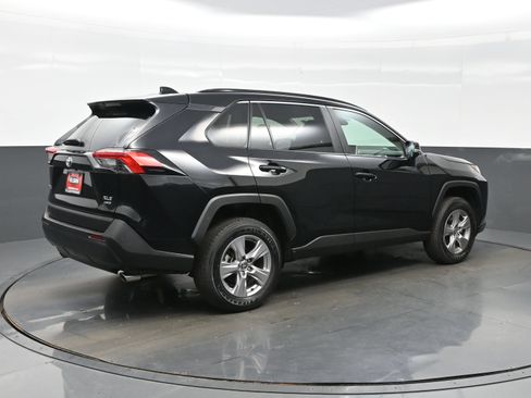 Used 2025 Toyota RAV4 XLE AWD/4WD image 6