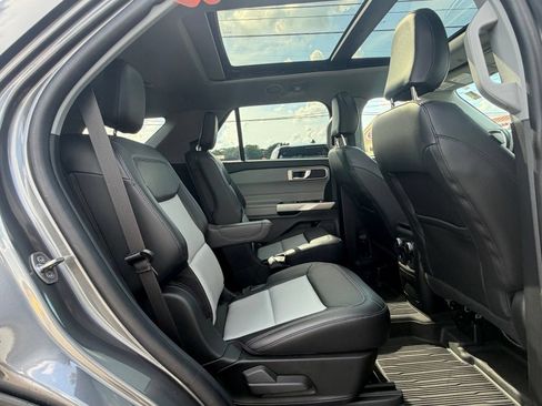 Used 2022 Ford Explorer XLT w/ Equipment Group 202A AWD/4WD image 43