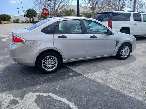 Used 2008 Ford Focus SE FWD image 4