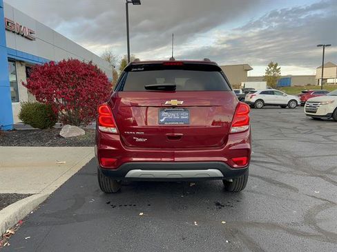 Used 2022 Chevrolet Trax LT w/ LT Convenience Package image 6