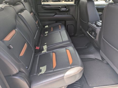 Used 2024 GMC Sierra 2500 AT4 w/ AT4 Premium Plus Package AWD/4WD image 18