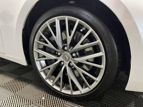 Used 2018 Lexus IS 300 image 3