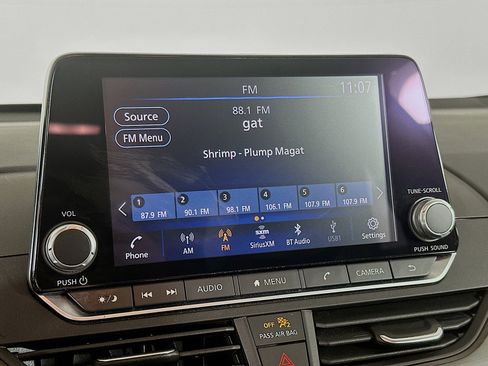 Used 2025 Nissan Altima 2.5 SV image 21