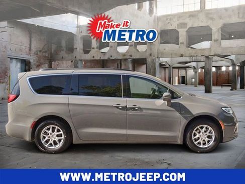 Used 2022 Chrysler Pacifica Touring-L FWD image 1
