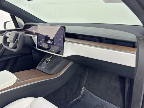 Used 2022 Tesla Model X image 14