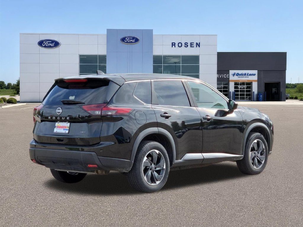 Used 2025 Nissan Rogue SV AWD/4WD image 3