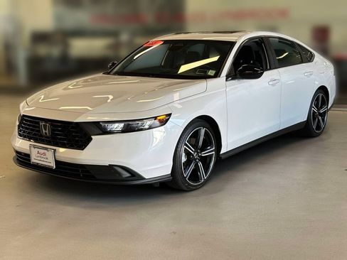 Used 2025 Honda Accord Sport image 3