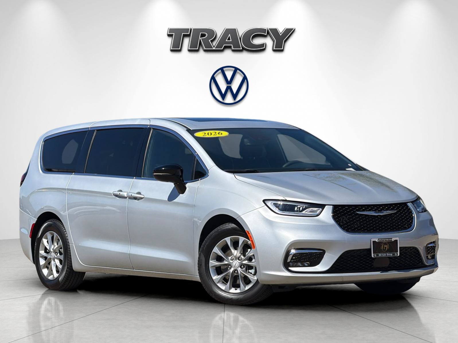 Used 2026 Chrysler Pacifica Limited FWD image 2