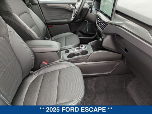 New 2025 Ford Escape SE image 27