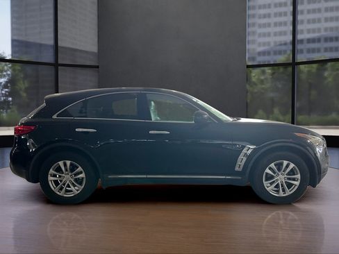 Used 2017 INFINITI QX70 2WD image 4