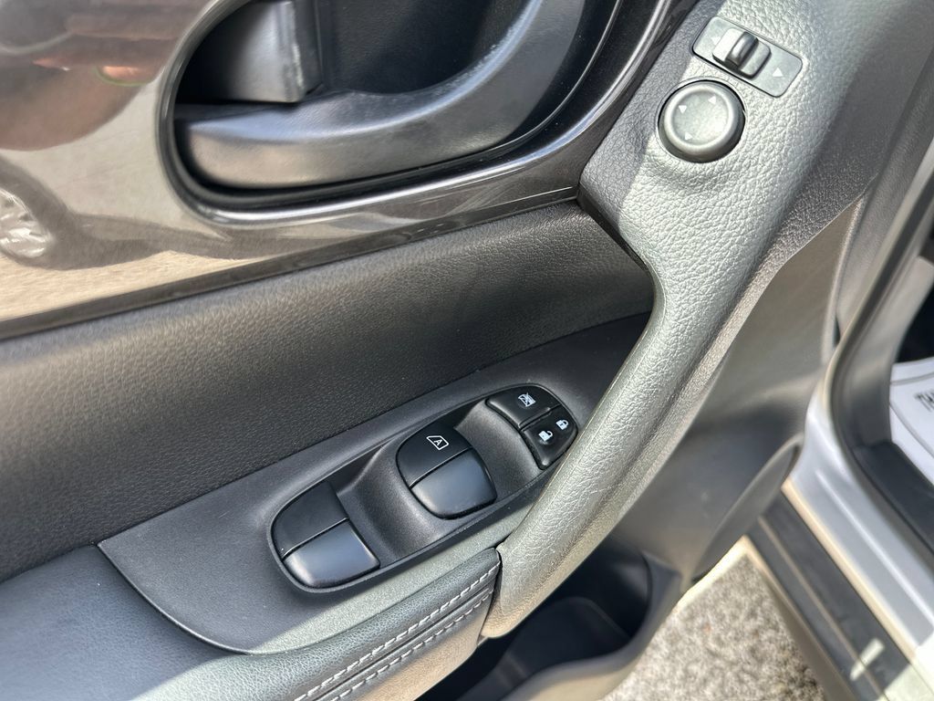 Used 2020 Nissan Rogue S FWD image 23