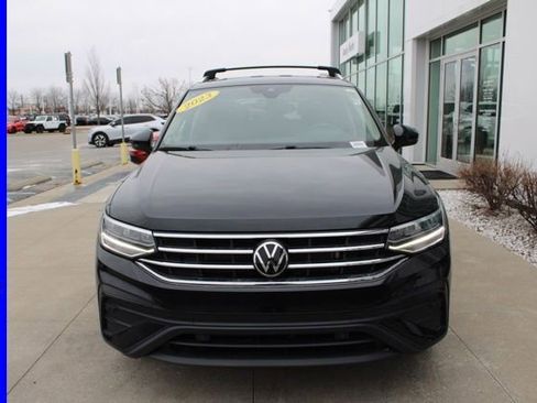 Certified 2023 Volkswagen Tiguan SE image 2