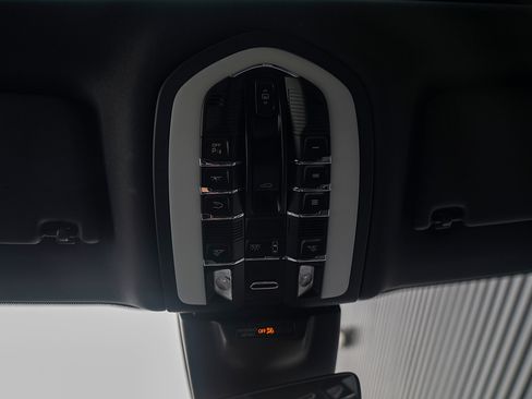 Certified 2026 Porsche Macan Turbo image 11