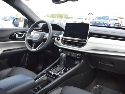 Used 2025 Jeep Compass Limited w/ Elite Group image 30