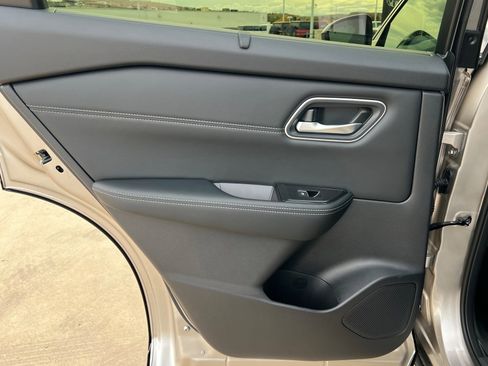 New 2026 Nissan Rogue Platinum image 18